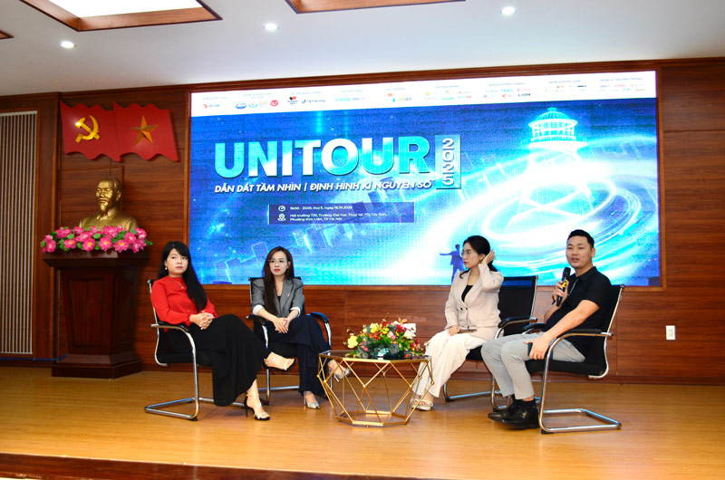 Nh&acirc;n H&ograve;a đồng h&agrave;nh c&ugrave;ng Trường Đại học Thủy lợi trong Unitour 2025 do Hiệp hội Thương mại điện tử Việt Nam (VECOM) v&agrave; Trung t&acirc;m Internet Việt Nam (VNNIC) đồng tổ chức